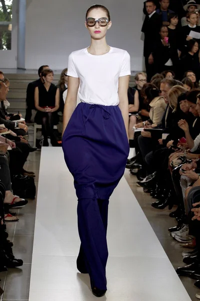 Look 3